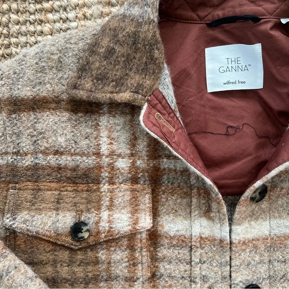 SOLD 〰️ LIKE NEW Aritzia Wilfred Free Ganna Shirt Jacket - Picture 10 of 13